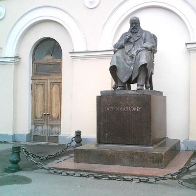 オストロフスキーアレクサンダーの創造的で生活の経路Nikolaevich Alexander Nikolaevich Ostrovskyが生まれました